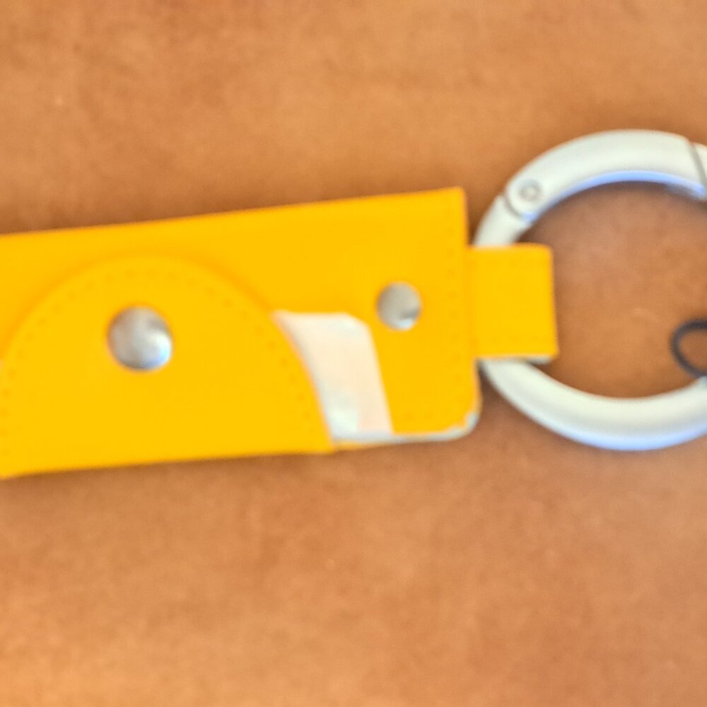 Handbag handcuff